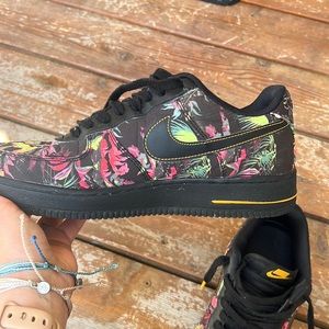 2019
Air Force 1 '07 LV8 'Floral Pack size 8 men’s run big